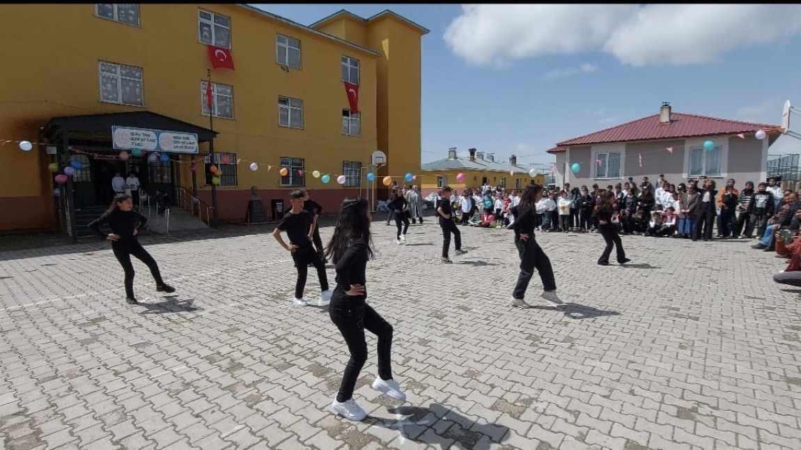 23 Nisan Ulusal Egemenlik ve Çocuk Bayramı Okulumuzda Şenliklerle Kutlandı